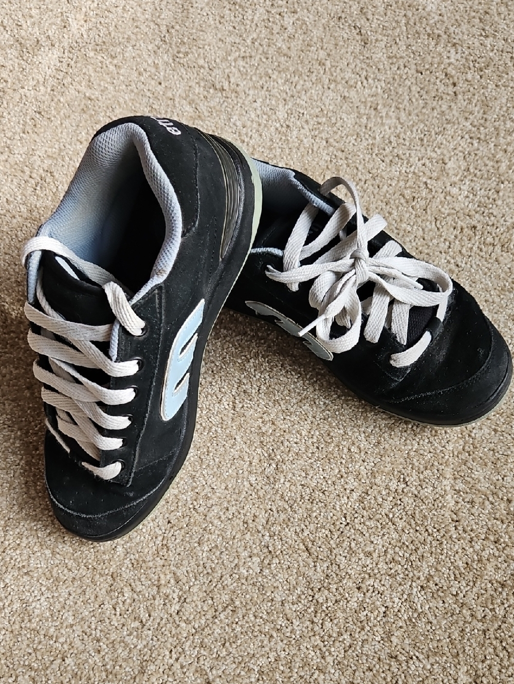 Etines Size 10 Women's Black Lowcut Sneakers With Gray Trim White Laces